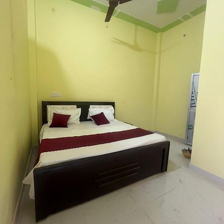 Hotel Vijay Palace Ayodhya Bagian luar foto