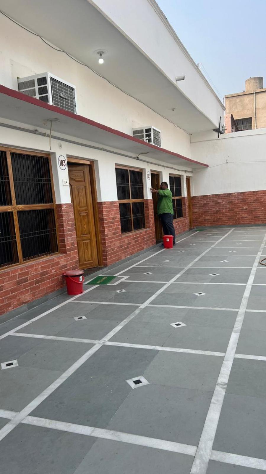 Hotel Vijay Palace Ayodhya Bagian luar foto