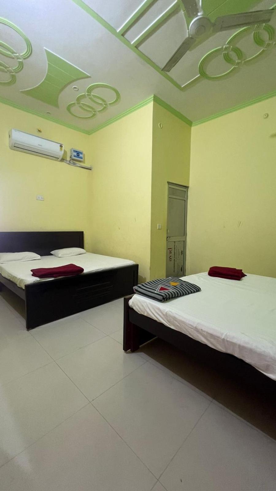 Hotel Vijay Palace Ayodhya Bagian luar foto
