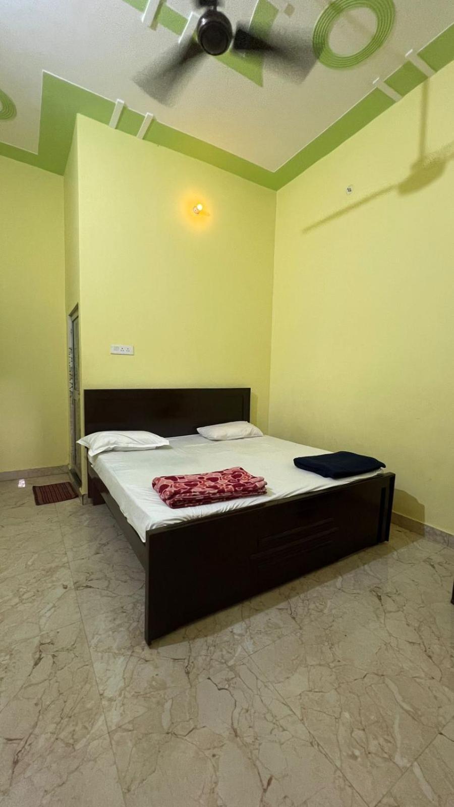 Hotel Vijay Palace Ayodhya Bagian luar foto