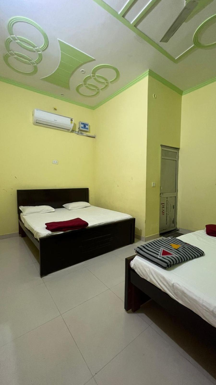 Hotel Vijay Palace Ayodhya Bagian luar foto