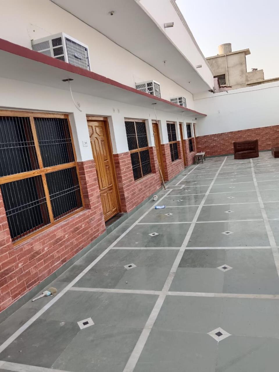 Hotel Vijay Palace Ayodhya Bagian luar foto