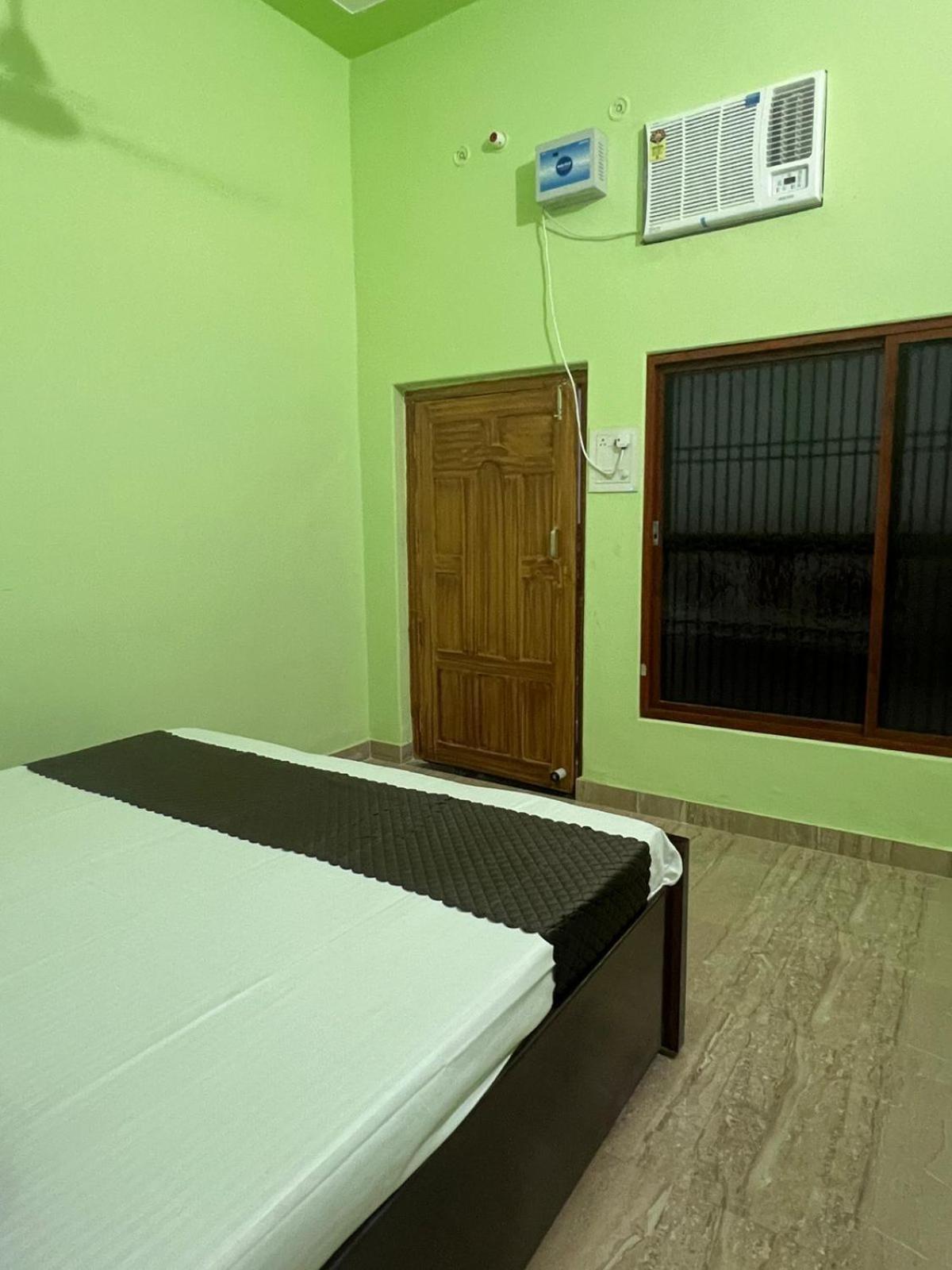 Hotel Vijay Palace Ayodhya Bagian luar foto