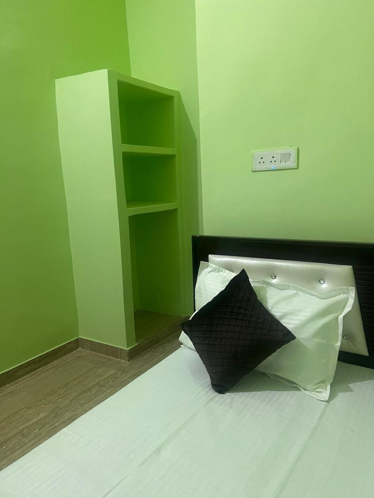 Hotel Vijay Palace Ayodhya Bagian luar foto
